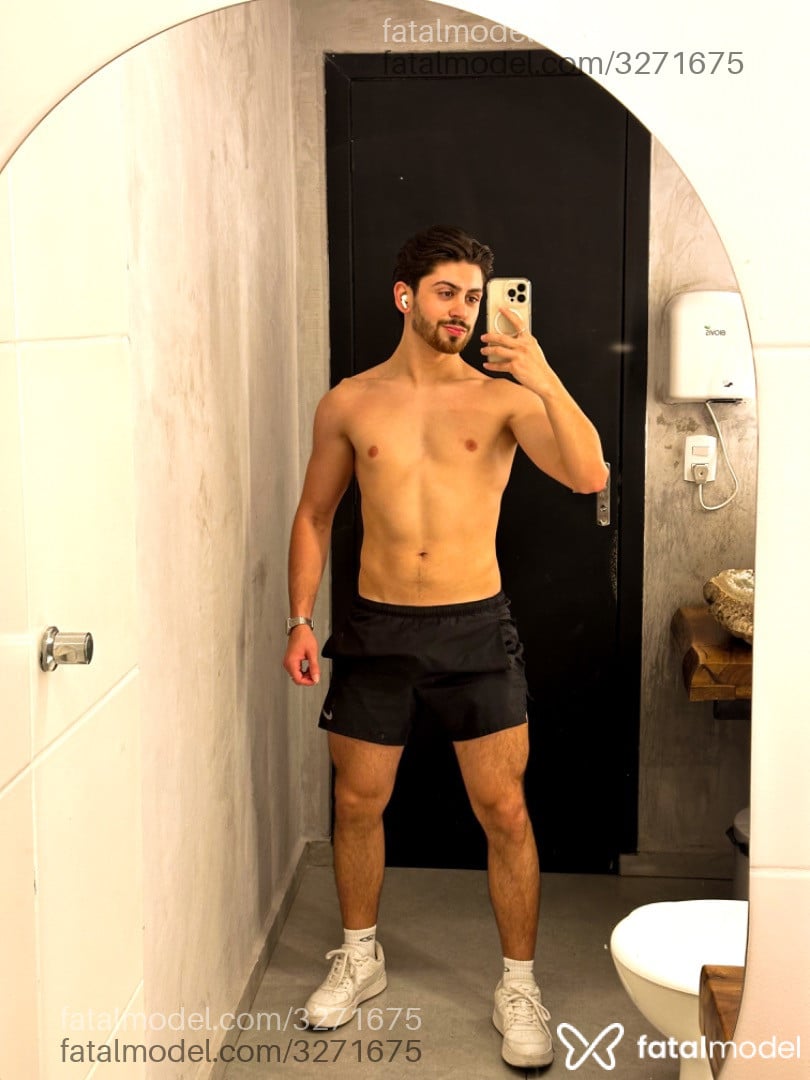 Acompanhante homem com cabelo castanho de olhos castanhos em São Paulo Acompanhante homem com cabelo castanho de olhos castanhos em São Paulo - Pollo