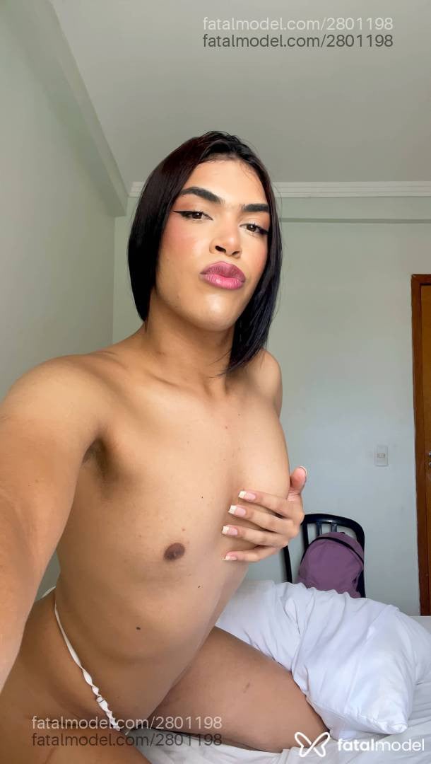 Acompanhante mulher trans morena (o) de olhos castanhos - Luísa