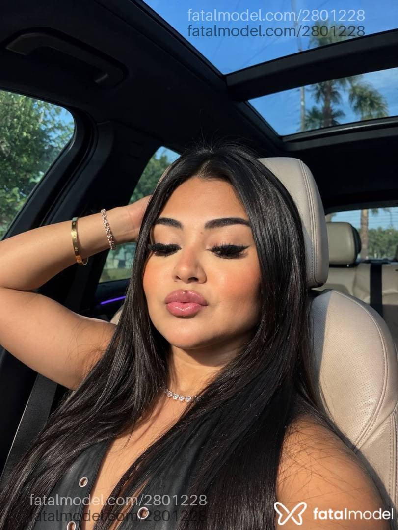 Acompanhante mulher morena (o) de olhos pretos - Mirella Santos