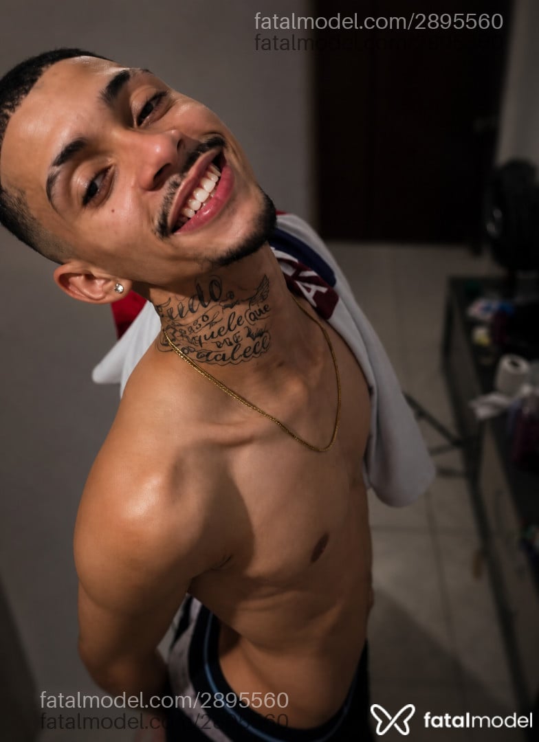 Acompanhante homem com cabelo castanho de olhos castanhos em Vitória da Conquista - Alenkar