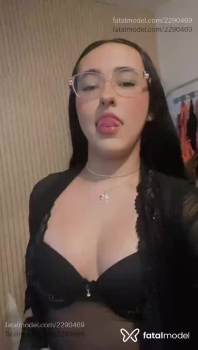 Acompanhante mulher morena (o) de olhos castanhos - Emilly Acompanhante mulher morena (o) de olhos castanhos - Emilly
