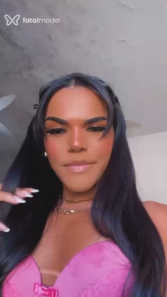 Acompanhante mulher trans morena (o) de olhos castanhos - Milena