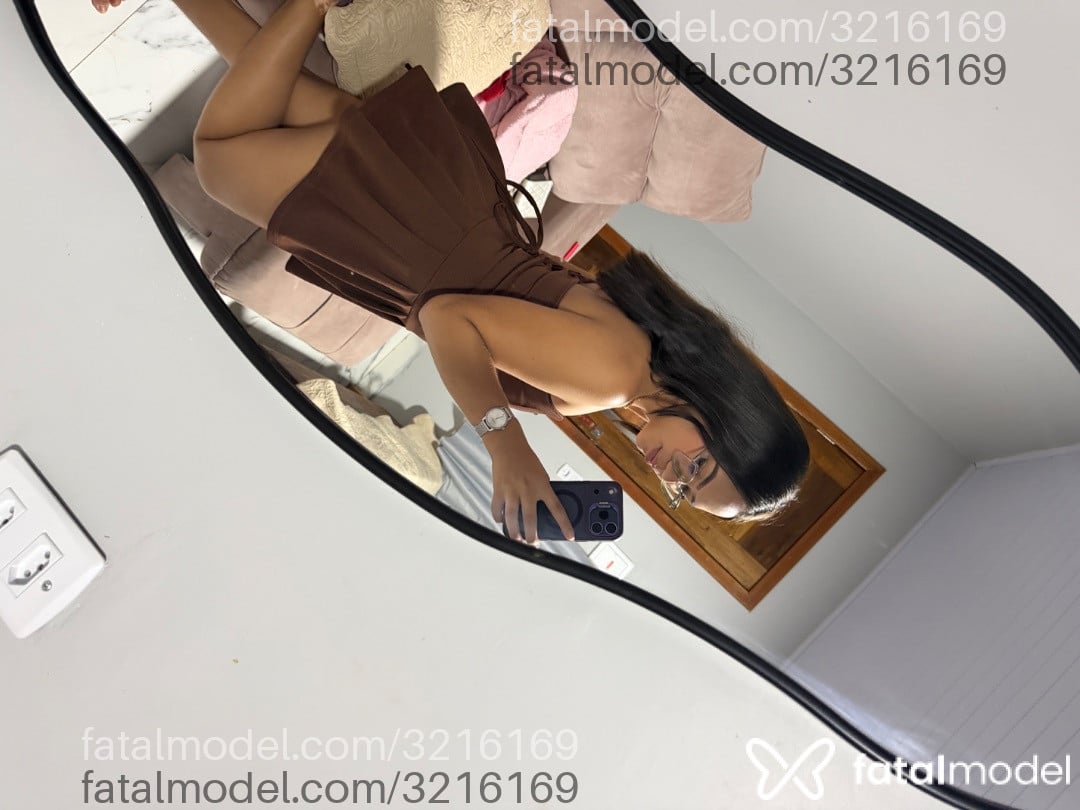 Acompanhante mulher com cabelo castanho de olhos castanhos em Paragominas - Leticiia