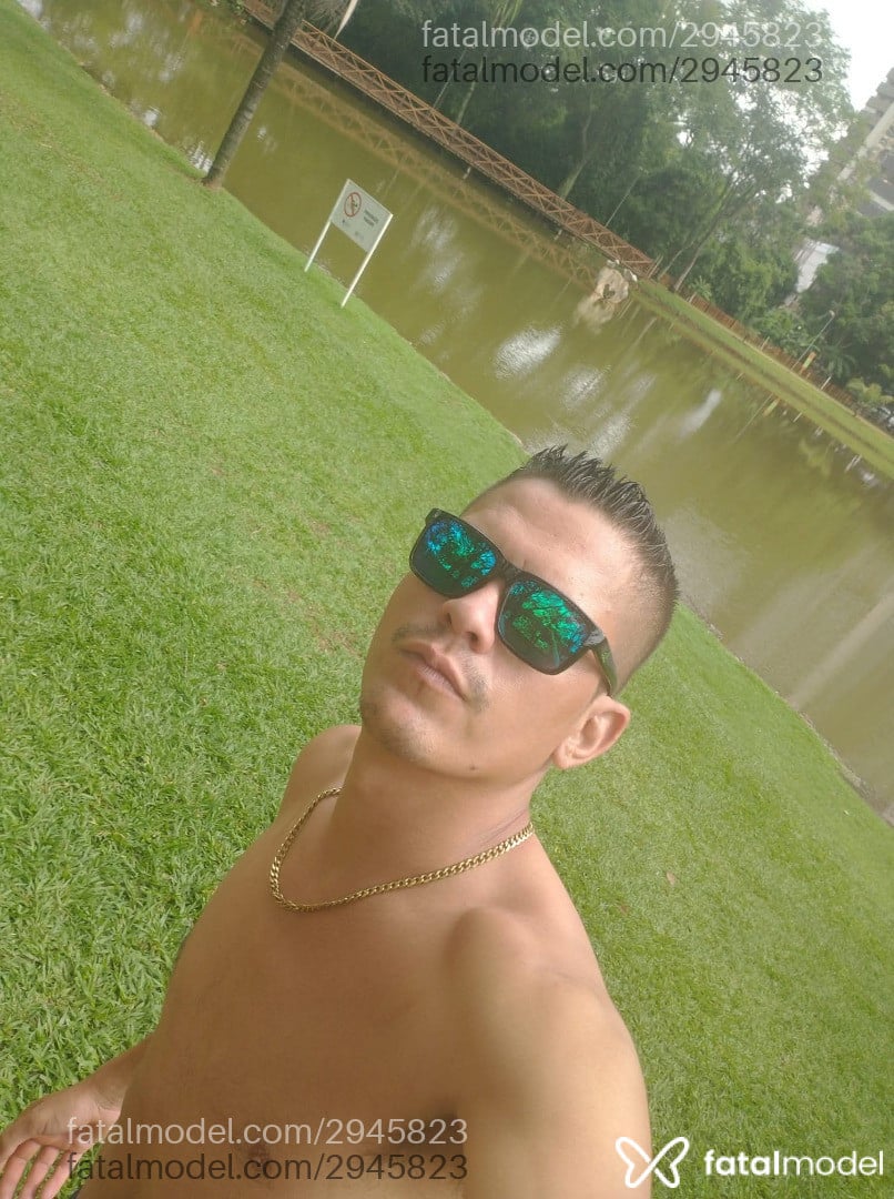 Acompanhante homem com cabelo castanho de olhos castanhos em São Sebastião - Magall Pira Pura