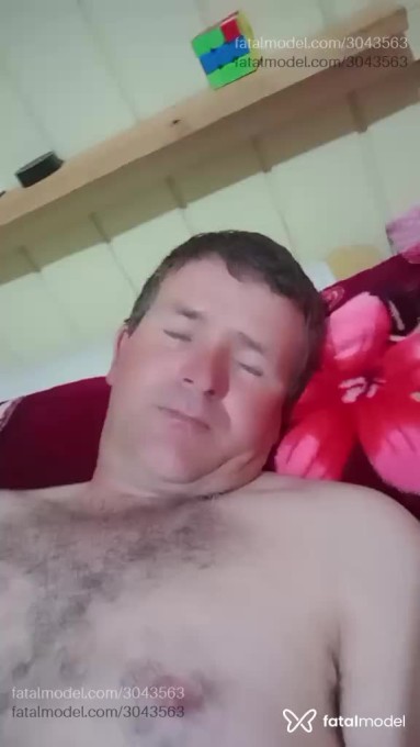 Acompanhante homem com cabelo castanho de olhos verdes - Evaldir Acompanhante homem com cabelo castanho de olhos verdes - Evaldir