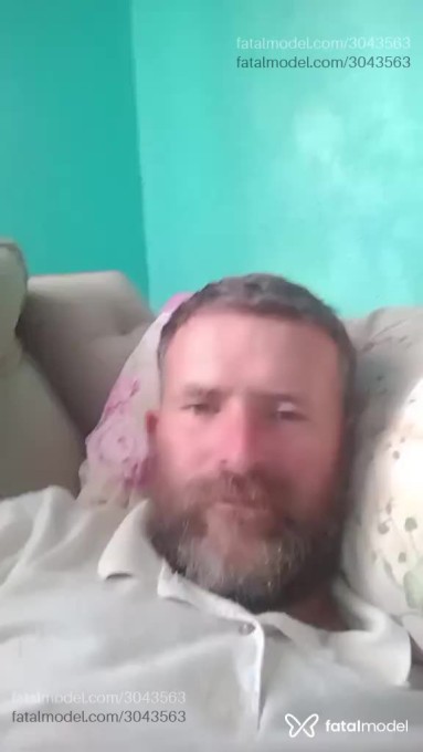 Acompanhante homem com cabelo castanho de olhos verdes - Evaldir Acompanhante homem com cabelo castanho de olhos verdes - Evaldir