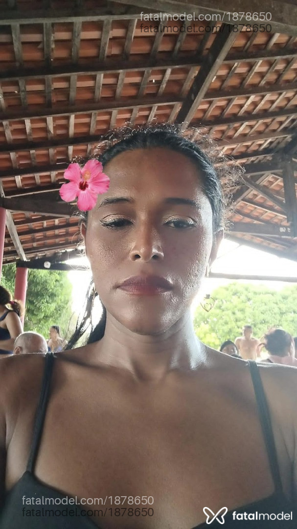 Acompanhante mulher trans com cabelo castanho de olhos pretos em Teresina - Aghatta Wolfman