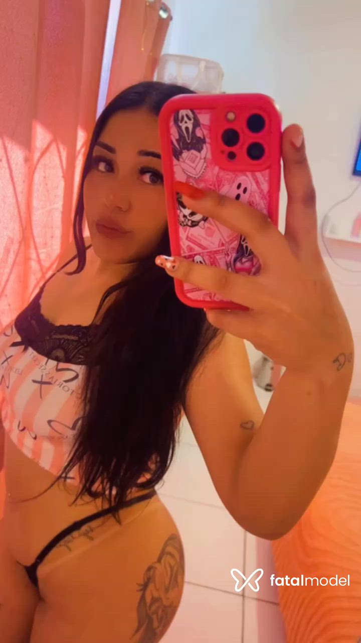 Acompanhante mulher morena (o) de olhos mel - Cléo Sayuri