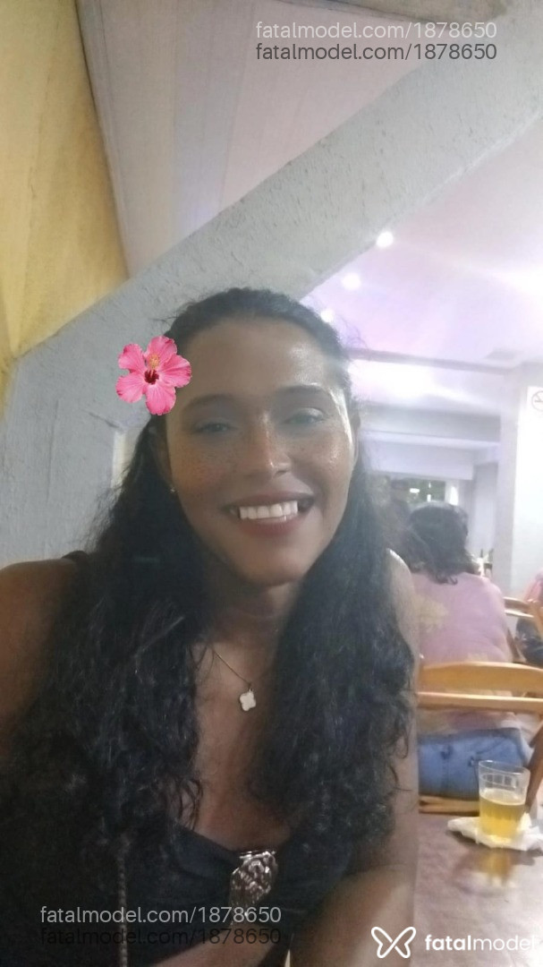 Acompanhante mulher trans com cabelo castanho de olhos pretos em Teresina - Aghatta Wolfman