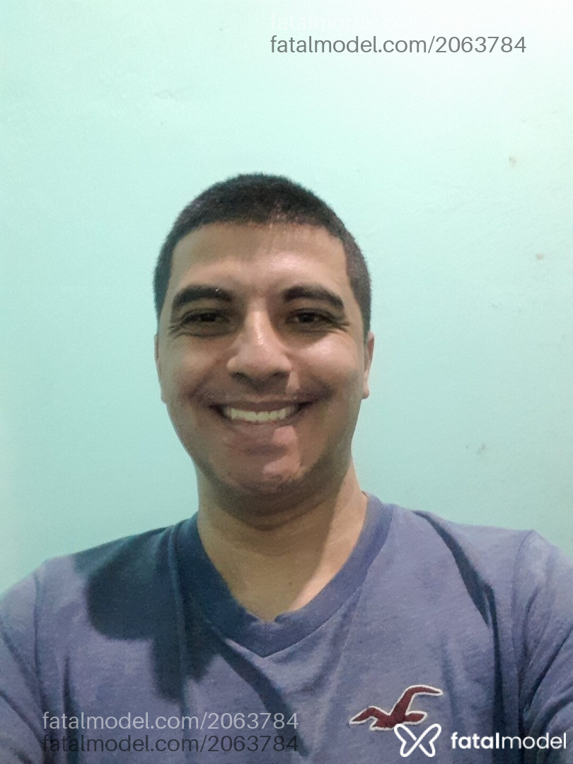 Acompanhante homem com cabelo castanho de olhos castanhos em Virtual - Foufinho
