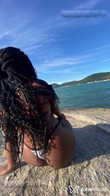 Acompanhante mulher morena (o) de olhos pretos - Camila Acompanhante mulher morena (o) de olhos pretos - Camila