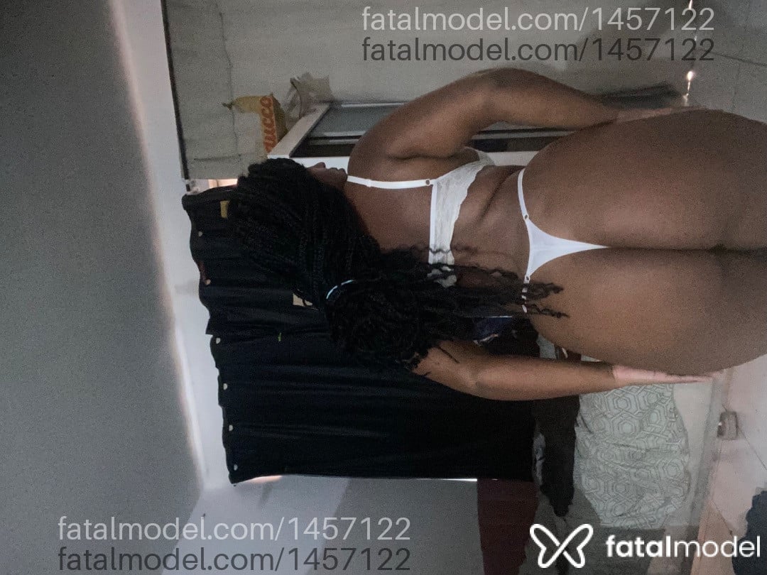 Acompanhante mulher morena (o) de olhos pretos - Camila Acompanhante mulher morena (o) de olhos pretos - Camila