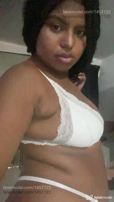 Acompanhante mulher morena (o) de olhos pretos - Camila Acompanhante mulher morena (o) de olhos pretos - Camila