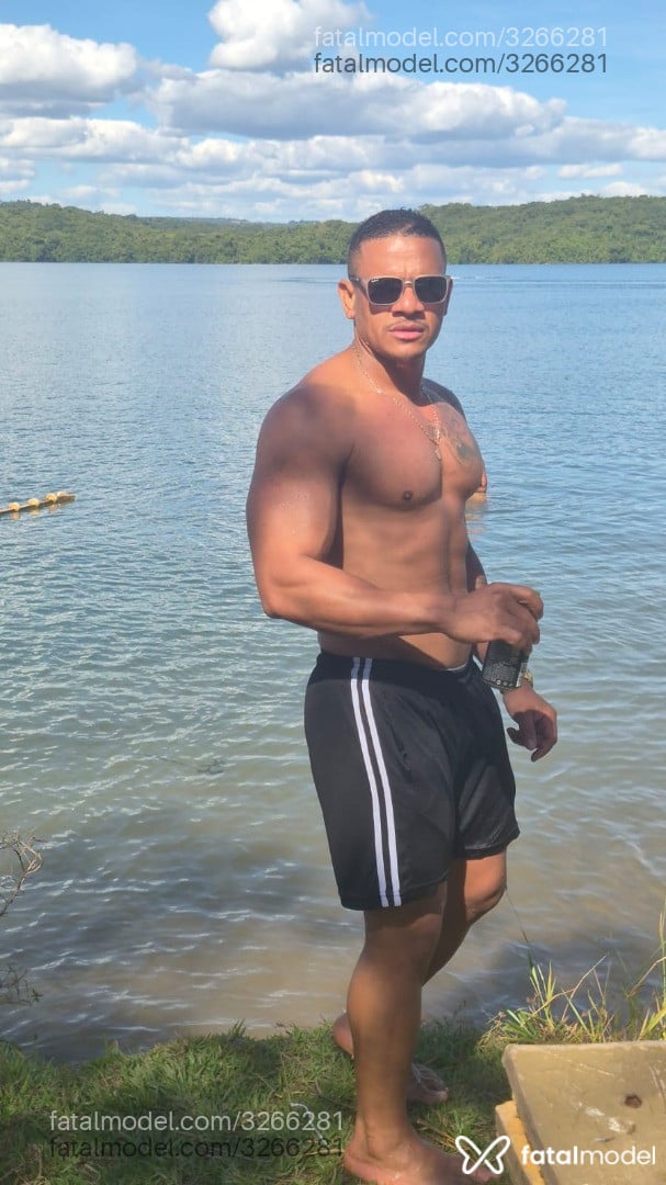 Acompanhante homem com cabelo castanho de olhos castanhos em Uberlândia - Robert Baiano