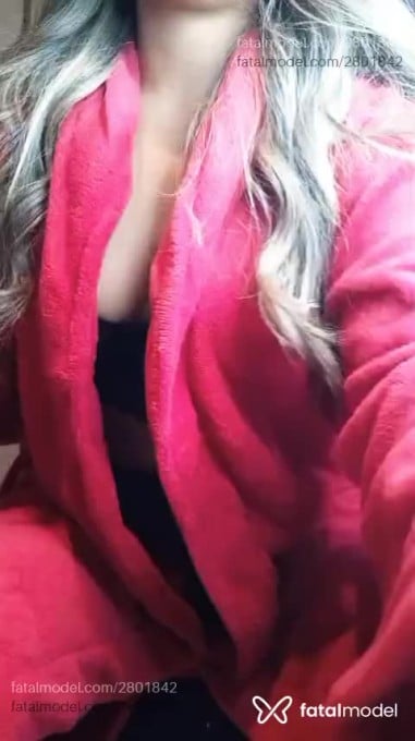 Acompanhante mulher loira (o) de olhos pretos em Balneário Piçarras Acompanhante mulher loira (o) de olhos pretos em Balneário Piçarras - Bruna