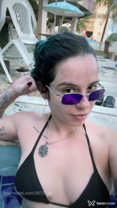 Acompanhante mulher com cabelo colorido de olhos castanhos em Goiânia - Blue Angel
