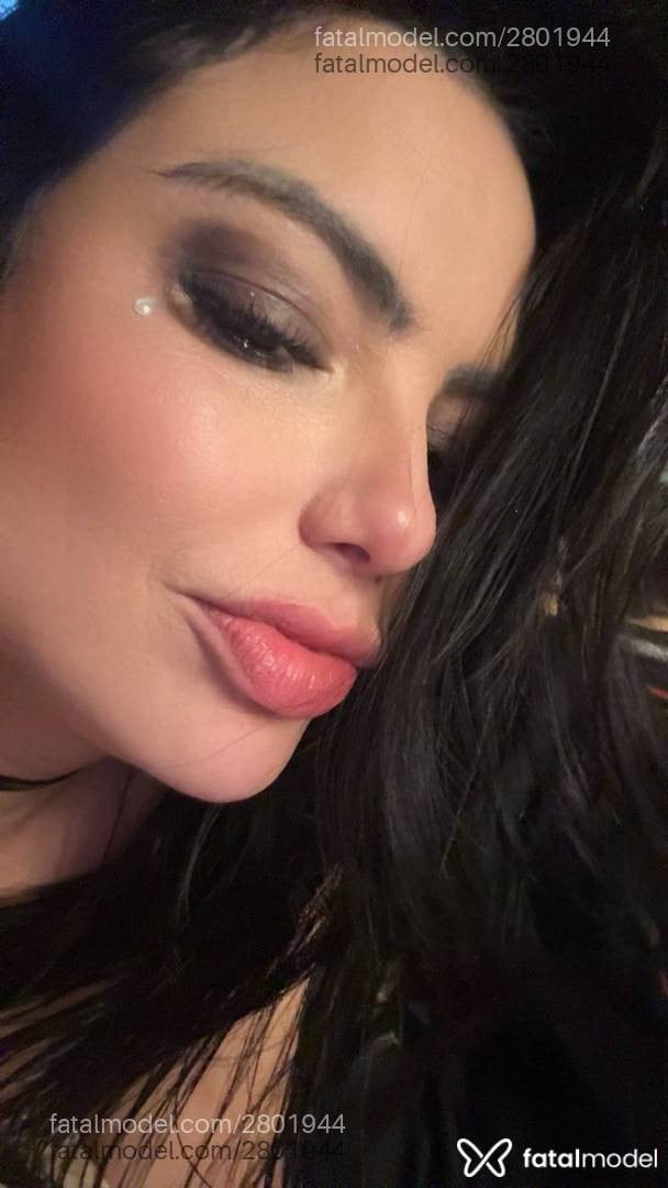 Acompanhante mulher morena (o) de olhos castanhos - Maitê