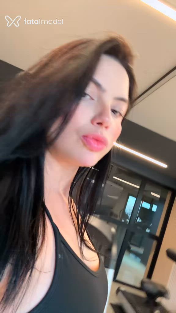 Acompanhante mulher morena (o) de olhos castanhos - Maitê