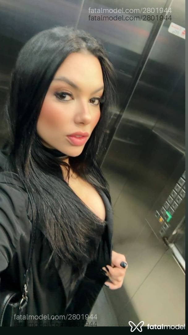 Acompanhante mulher morena (o) de olhos pretos - Maitê