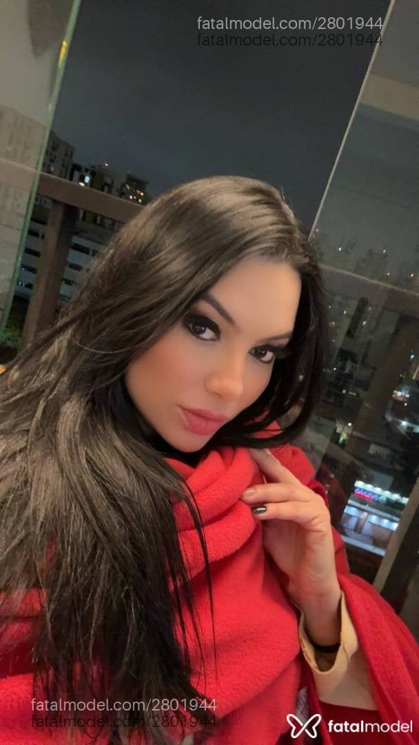 Acompanhante mulher morena (o) de olhos pretos - Maitê