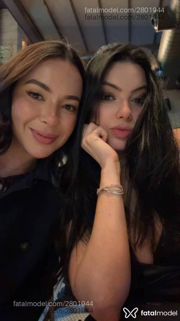 Acompanhante mulher morena (o) de olhos pretos - Maitê