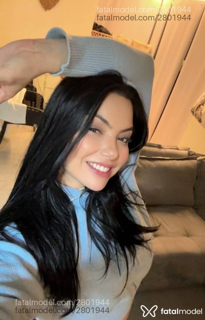 Acompanhante mulher morena (o) de olhos pretos - Maitê