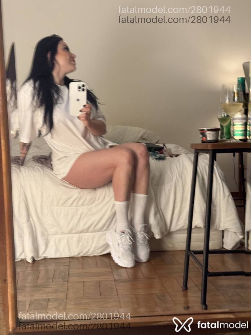 Acompanhante mulher morena (o) de olhos pretos - Maitê