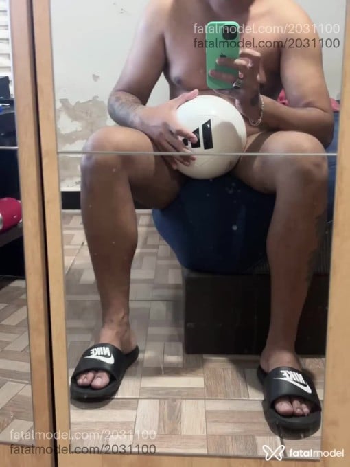 Acompanhante homem com cabelo castanho de olhos castanhos em Marília - Mestiçogato