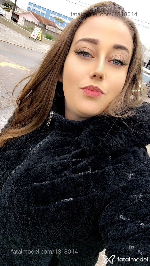 Acompanhante mulher loira (o) de olhos azuis em Joinville - Milena Gomes