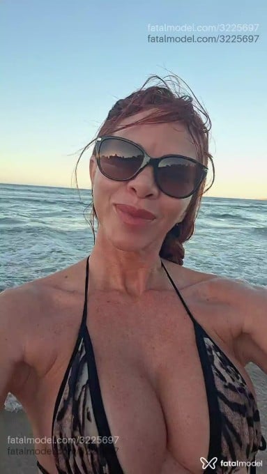Acompanhante mulher ruiva (o) de olhos castanhos - Luana Ayres Acompanhante mulher ruiva (o) de olhos castanhos - Luana Ayres