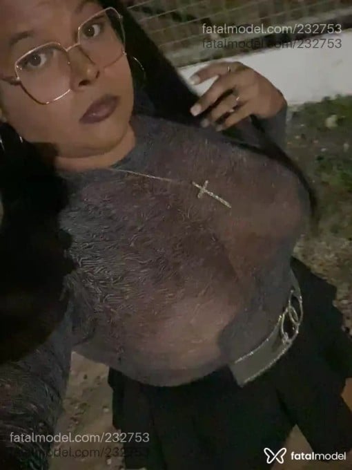 Acompanhante travesti com cabelo colorido de olhos mel em Várzea Grande - Thamela muniz