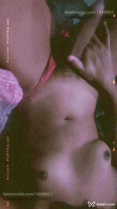 Acompanhante travesti com cabelo colorido de olhos castanhos em Araguaína Acompanhante travesti com cabelo colorido de olhos castanhos em Araguaína - Valentina Lustoza