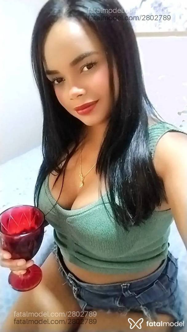 Acompanhante mulher com cabelo castanho de olhos castanhos - Fernanda Amorim