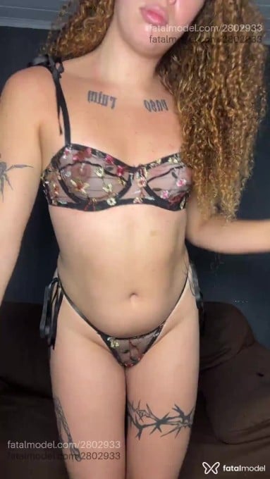 Acompanhante mulher trans loira (o) de olhos castanhos - Luna