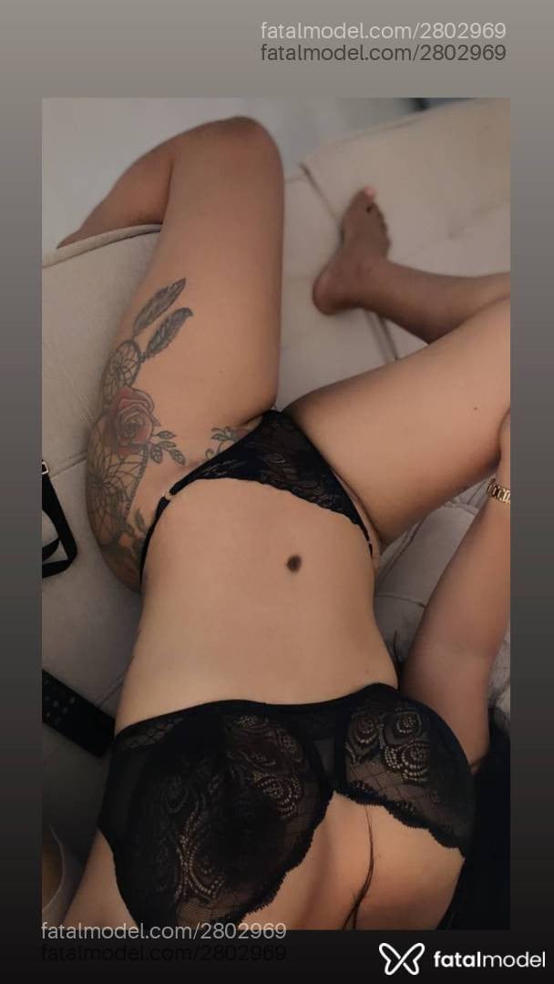 Acompanhante mulher morena (o) de olhos castanhos - Julia Paris