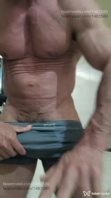 Acompanhante homem com cabelo castanho de olhos castanhos em São José Acompanhante homem com cabelo castanho de olhos castanhos em São José - Ribarthur