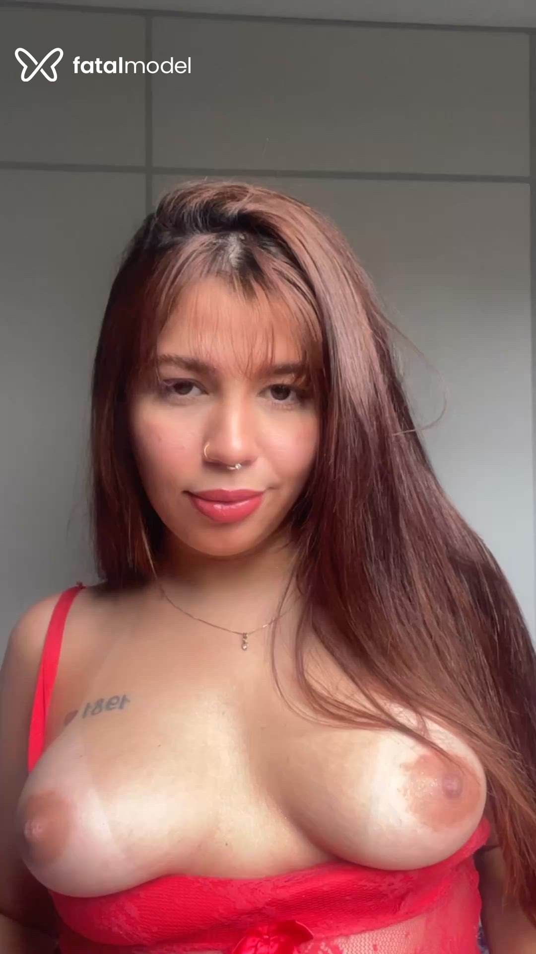 Acompanhante mulher com cabelo castanho de olhos castanhos - Melissa Cabral