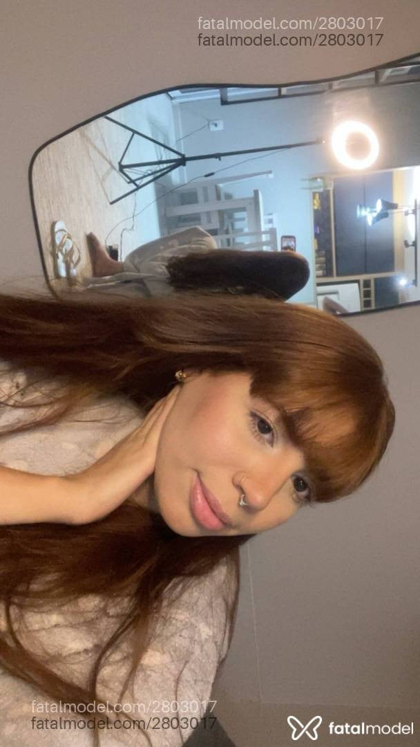 Acompanhante mulher com cabelo castanho de olhos castanhos - Melissa Cabral