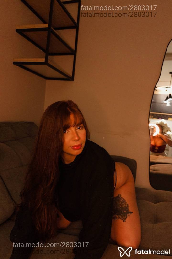 Acompanhante mulher com cabelo castanho de olhos castanhos - Melissa Cabral