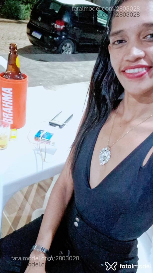 Acompanhante mulher morena (o) de olhos pretos em Ji-Paraná - Morena