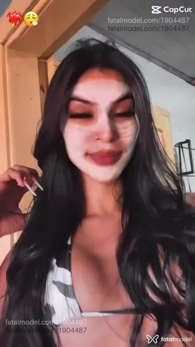 Acompanhante mulher trans morena (o) de olhos castanhos - LariSandryne