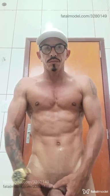 Acompanhante homem com cabelo castanho de olhos castanhos em Virtual - Clebinho