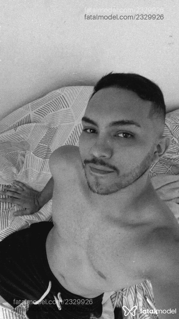 Acompanhante homem morena (o) de olhos pretos - Vítor Menezes