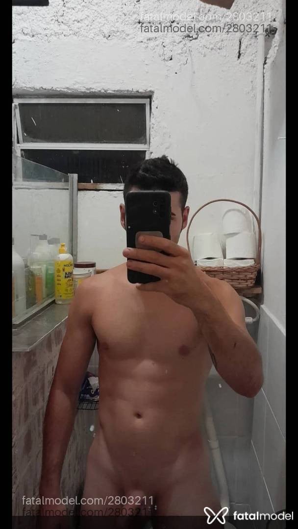 Acompanhante homem com cabelo castanho de olhos castanhos - Vpaltorto