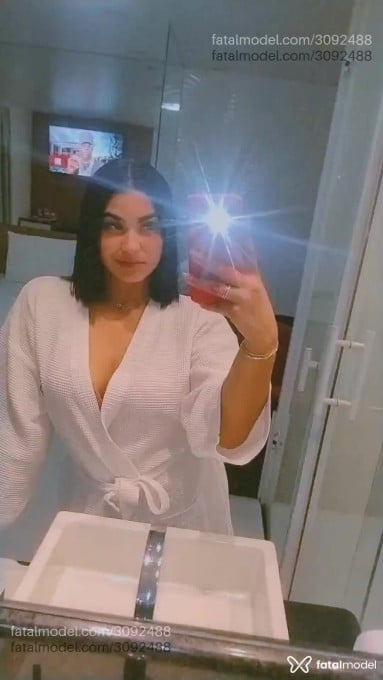 Acompanhante mulher loira (o) de olhos castanhos em Virtual - Oncinha