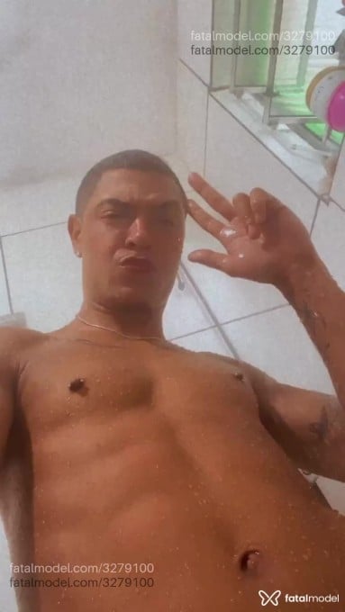 Acompanhante homem morena (o) de olhos castanhos - Ricky Candido Acompanhante homem morena (o) de olhos castanhos - Ricky Candido