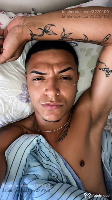 Acompanhante homem morena (o) de olhos castanhos - Ricky Candido Acompanhante homem morena (o) de olhos castanhos - Ricky Candido