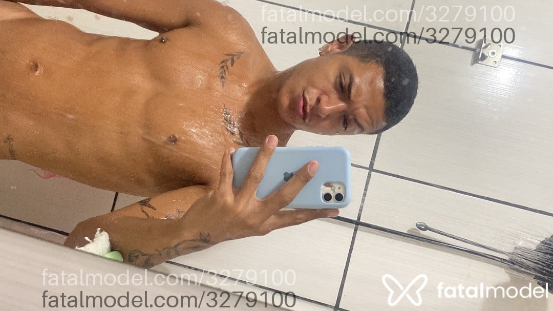 Acompanhante homem morena (o) de olhos castanhos - Ricky Candido Acompanhante homem morena (o) de olhos castanhos - Ricky Candido