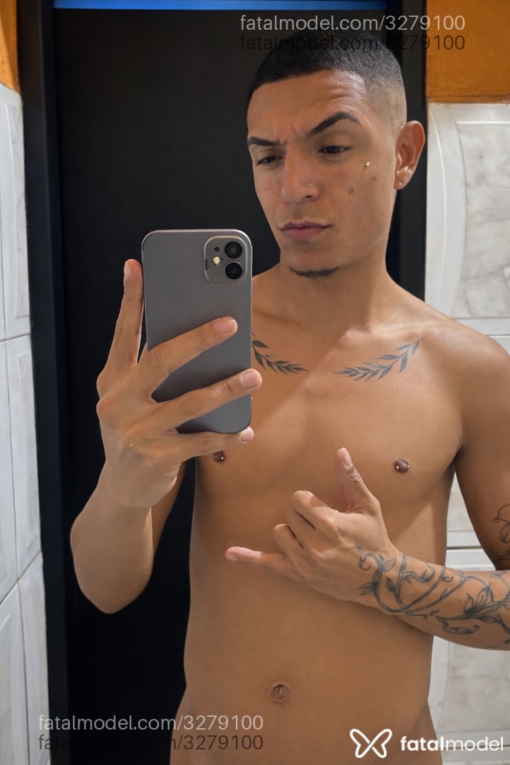 Acompanhante homem morena (o) de olhos castanhos - Ricky Candido Acompanhante homem morena (o) de olhos castanhos - Ricky Candido