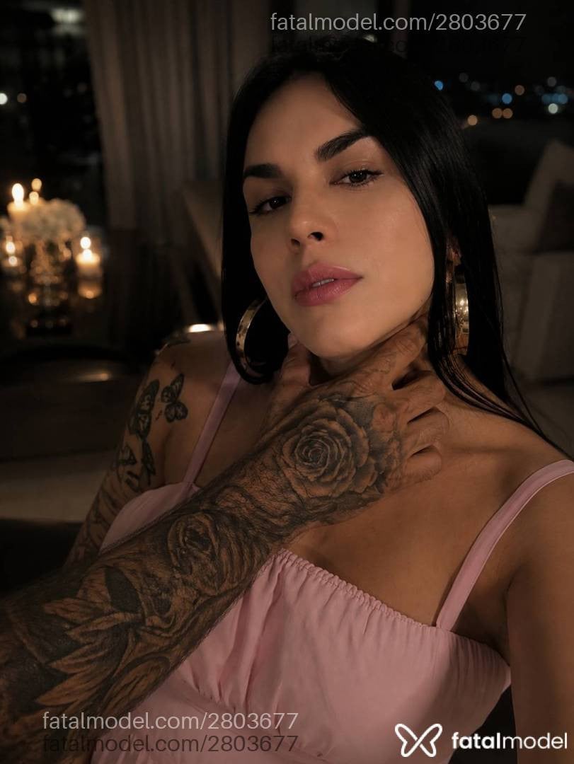 Acompanhante mulher trans morena (o) de olhos castanhos - Rafaella Ferraz